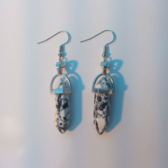 Howlite chakra Point earrings - Picture 2 of 4